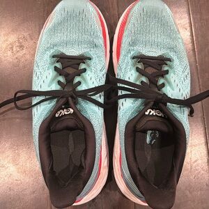HOKA Clifton 8